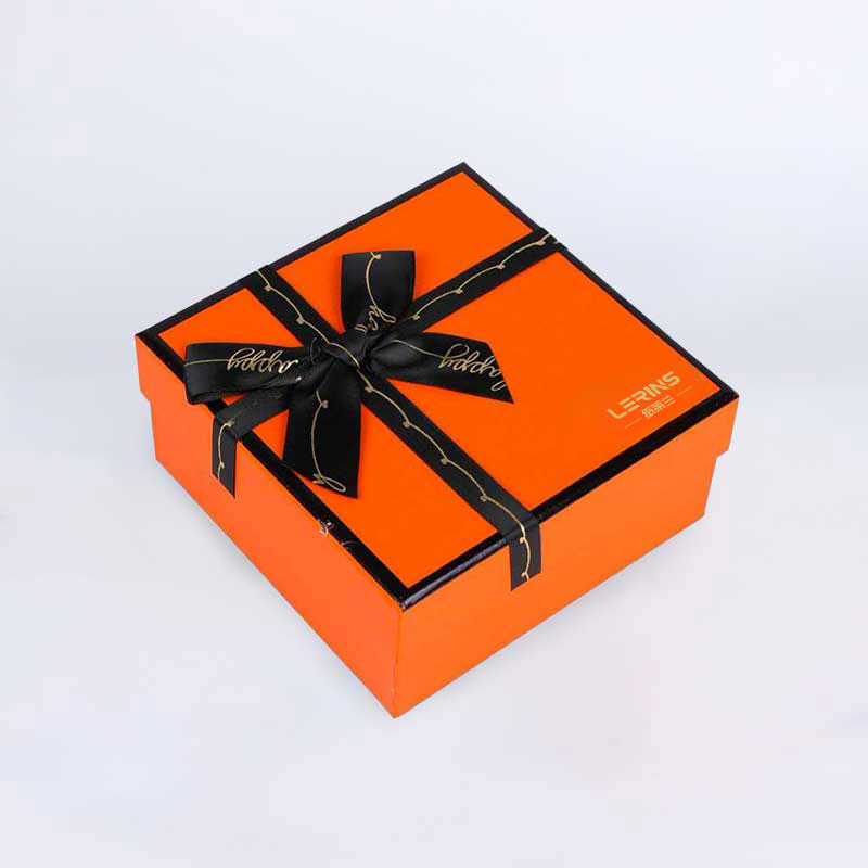 Boîte d'emballage à vêtements d'orange