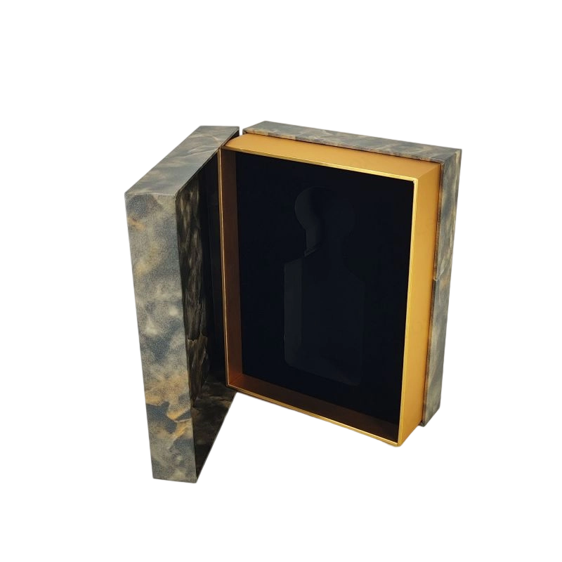 Boîte de parfum en feuille d'or élégante avec plateau EVA pour affichage de parfum et base de couvercle rigide HP020